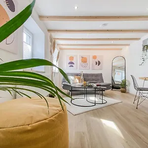  Appartement Stylisches Mit Terrasse In Der Altstadt Von